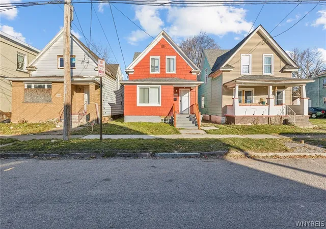 2nd image of 1320 Ashland Ave, Niagara Falls, NY 14301 | MLS# B1674092