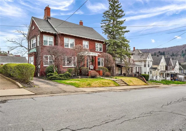 Homes for sale in Bradford City, PA | 178 Davis St, Bradford City, PA 16701 | MLS# R1673627