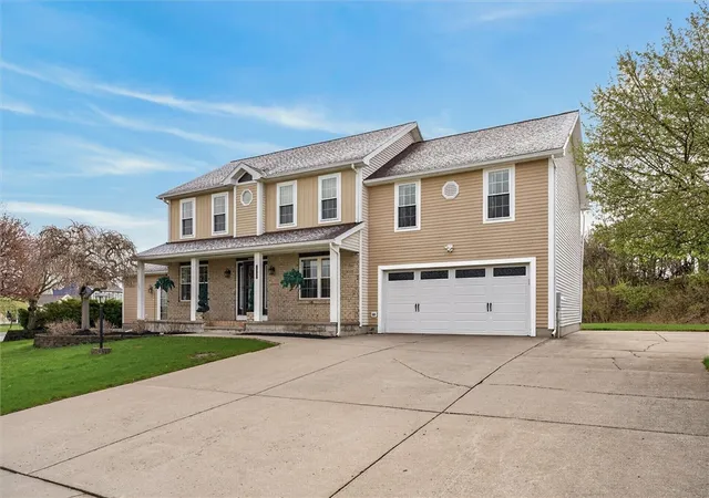 3rd image of 1343 Fieldcrest Ln, Victor, NY 14564 | MLS# R1674276