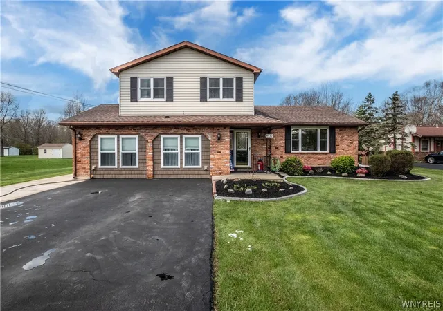 Homes for sale in Lewiston, NY | 4430 Creek Rd, Lewiston, NY 14092 | MLS# B1674439