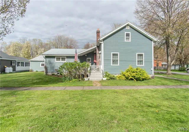 Homes for sale in Cape Vincent, NY | 283 W Joseph St, Cape Vincent, NY 13618 | MLS# S1673344