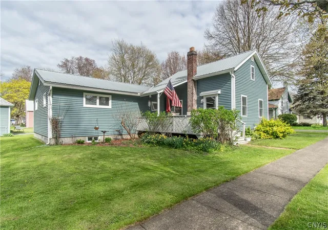Homes for sale in Cape Vincent, NY | 283 W Joseph St, Cape Vincent, NY 13618 | MLS# S1673344