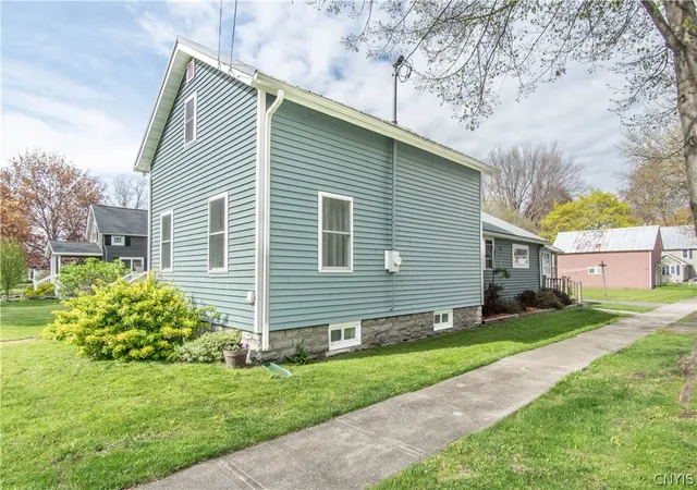 Homes for sale in Cape Vincent, NY | 283 W Joseph St, Cape Vincent, NY 13618 | MLS# S1673344
