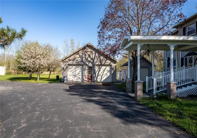 Homes for sale in Manchester, NY | 2700 Sanitarium Rd, Manchester, NY 14432 | MLS# R1674077