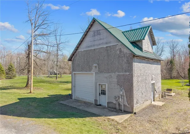Homes for sale in Sterling, NY | 16162 Sunset Dr, Sterling, NY 13156 | MLS# S1674544
