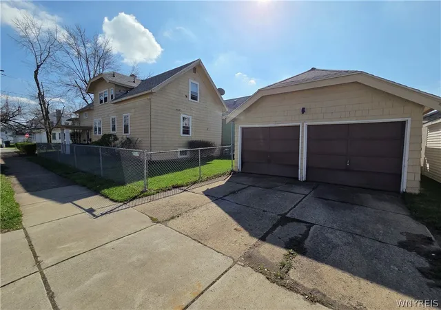 Homes for sale in Buffalo, NY | 468 Lisbon Ave, Buffalo, NY 14215 | MLS# B1674342