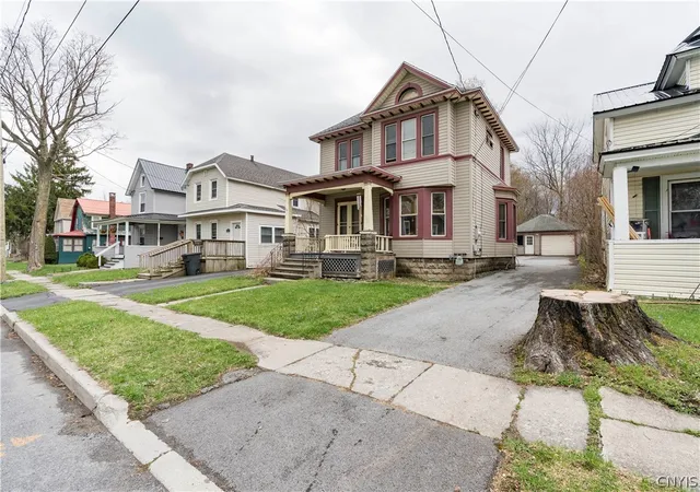 Photo 3 of Single family home for sale at 628 Mundy St, Watertown, NY 13601 | MLS# S1674640 | Listing updated on 2026-07-17