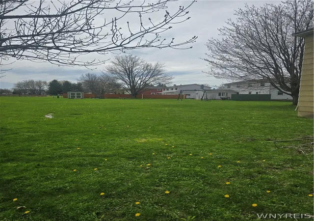 Photo 3 of Sale Pending at 5741 Berg Rd, Buffalo, NY 14218 | MLS# B1674687 | Listing updated on 2026-05-06