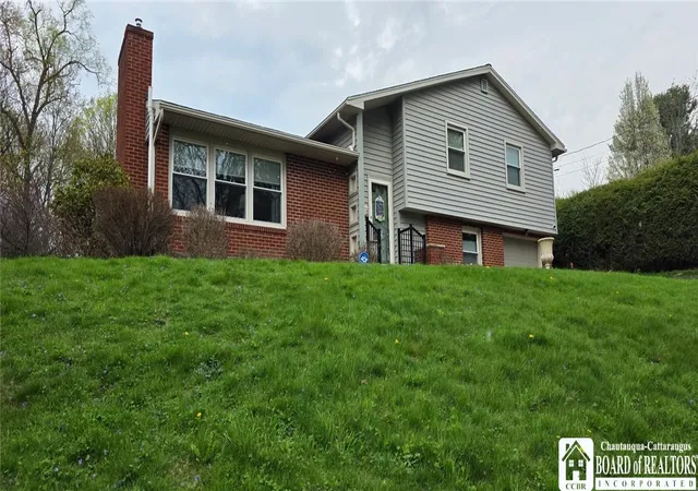 2nd image of 11 Alfred St, Jamestown, NY 14701 | MLS# R1673937