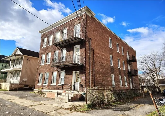 2nd image of 418 Bacon St, Utica, NY 13501 | MLS# S1674317