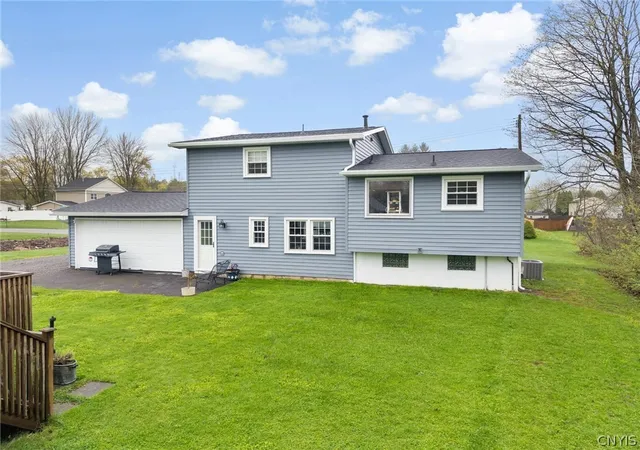 5th image of 8305 Sandra Ave, Cicero, NY 13039 | MLS# S1674736