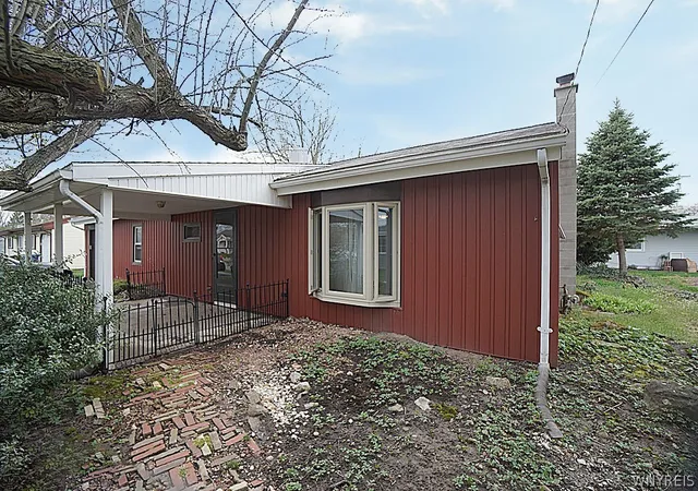 Homes for sale in Cambria, NY | 5788 Fairview Dr, Cambria, NY 14132 | MLS# B1674482