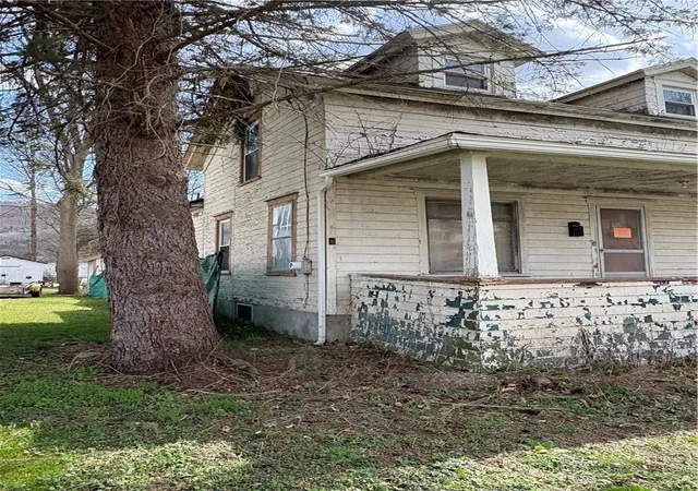 3rd image of 135 River St, Oneonta, NY 13820 | MLS# R1673385