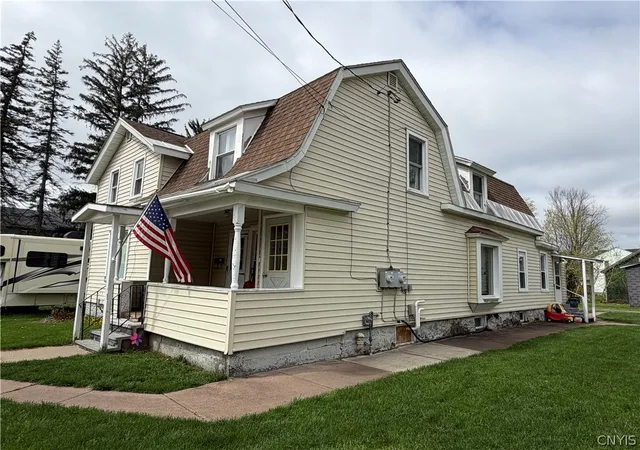 Homes for sale in Lenox, NY | 108 Lewis St, Lenox, NY 13032 | MLS# S1674506