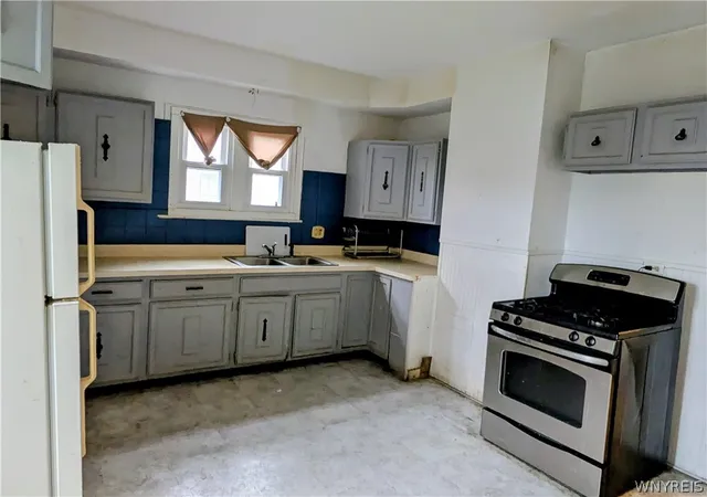 4th image of 249 Dewey Ave S, Buffalo, NY 14214 | MLS# B1674542