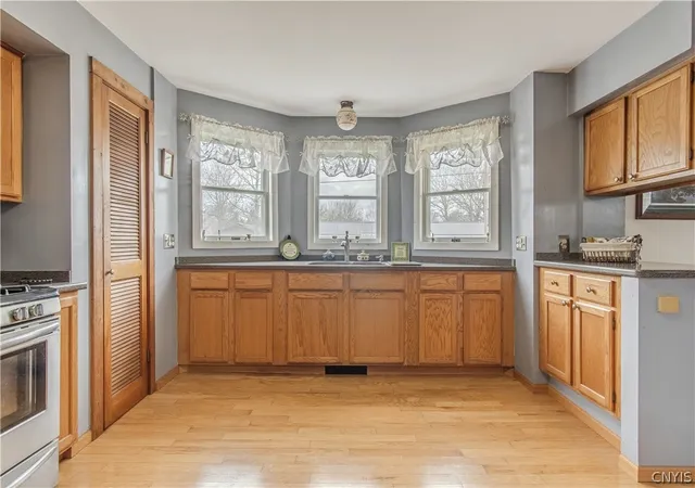 Homes for sale in Cape Vincent, NY | 316 Centre St, Cape Vincent, NY 13618 | MLS# S1674396