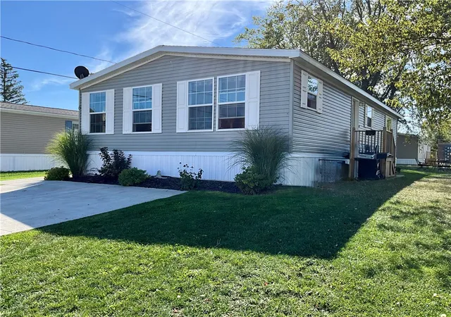 Homes for sale in Hamlin, NY | 6 Applegate Dr, Hamlin, NY 14464 | MLS# R1675165