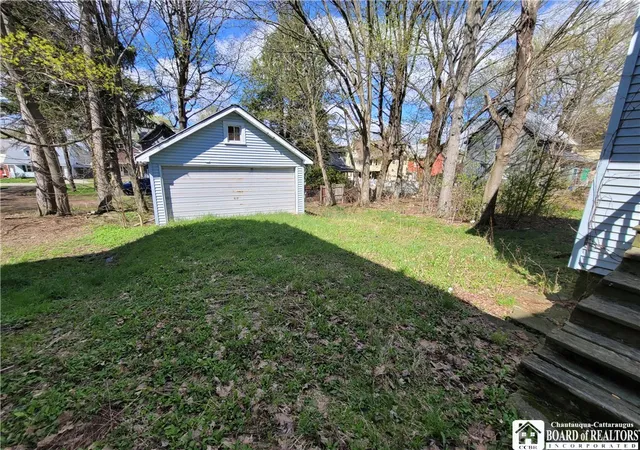 2nd image of 17 Columbia Ave, Jamestown, NY 14701 | MLS# R1674772