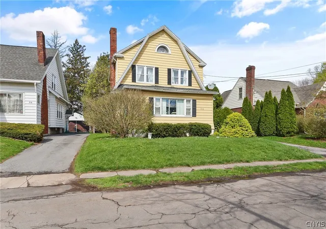 Homes for sale in Syracuse, NY | 210 Willumae Dr, Syracuse, NY 13208 | MLS# S1674754
