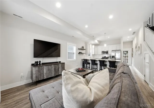 4th image of 32 Horton Pl, Buffalo, NY 14209 | MLS# B1673864