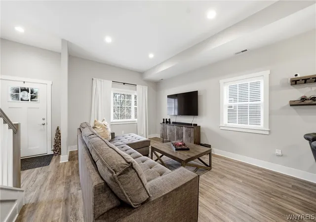5th image of 32 Horton Pl, Buffalo, NY 14209 | MLS# B1673864