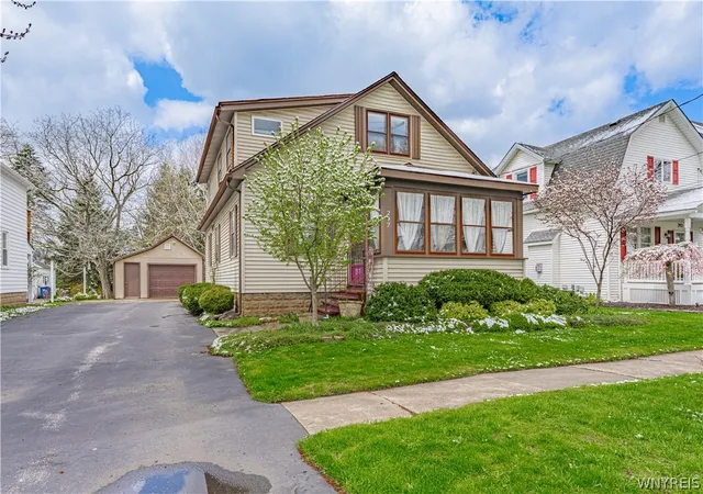 1st image of 297 Pine St, Lockport, NY 14094 | MLS# B1675232