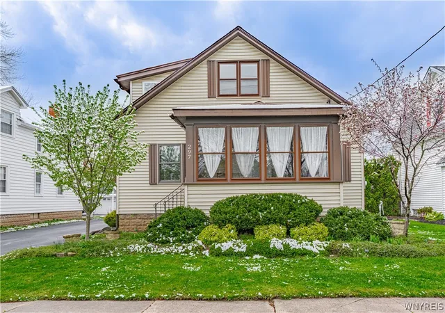 2nd image of 297 Pine St, Lockport, NY 14094 | MLS# B1675232