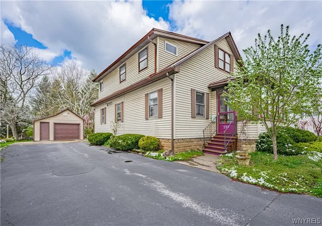 3rd image of 297 Pine St, Lockport, NY 14094 | MLS# B1675232