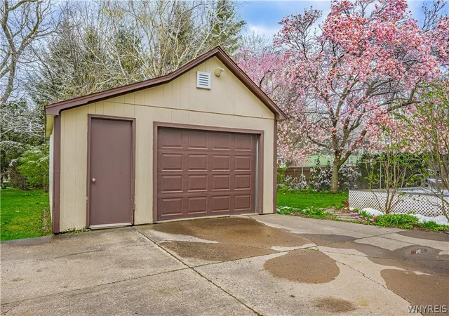 4th image of 297 Pine St, Lockport, NY 14094 | MLS# B1675232