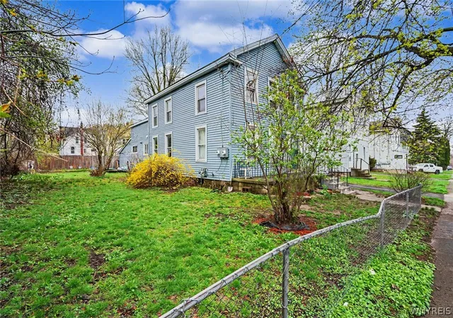 3rd image of 149 Green St, Lockport, NY 14094 | MLS# B1674133