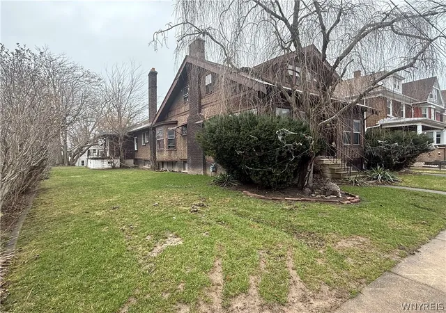 3rd image of 368 Spruce Ave, Niagara Falls, NY 14301 | MLS# B1675266