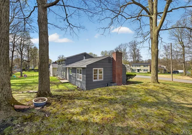 Homes for sale in Camillus, NY | 166 Terrace Wy, Camillus, NY 13031 | MLS# S1673996