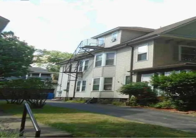 3rd image of 41-43 Albemarle St, Rochester, NY 14613 | MLS# R1675607