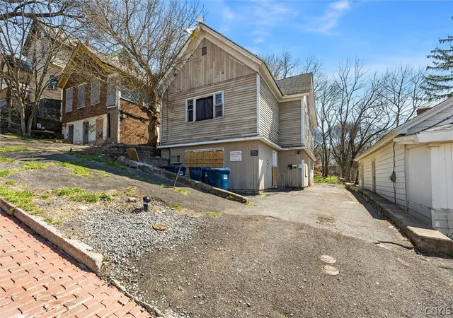 2nd image of 306 John St, Syracuse, NY 13208 | MLS# S1675218