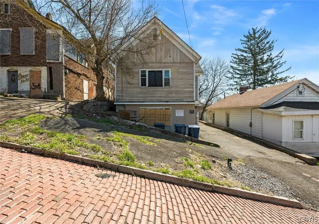 3rd image of 306 John St, Syracuse, NY 13208 | MLS# S1675218