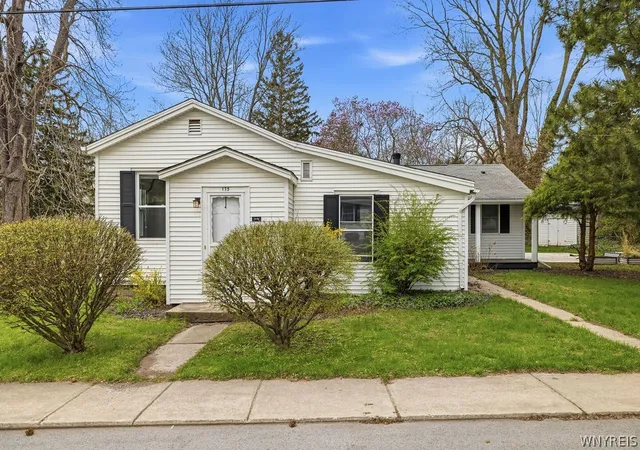 Homes for sale in Lewiston, NY | 175 Niagara St, Lewiston, NY 14092 | MLS# B1675272
