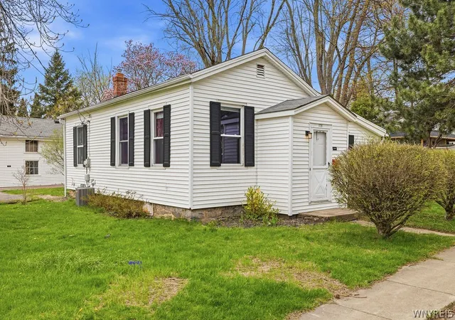 Homes for sale in Lewiston, NY | 175 Niagara St, Lewiston, NY 14092 | MLS# B1675272