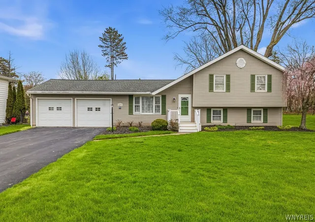 1st image of 4839 Middleton Dr, Lockport Town, NY 14094 | MLS# B1675746