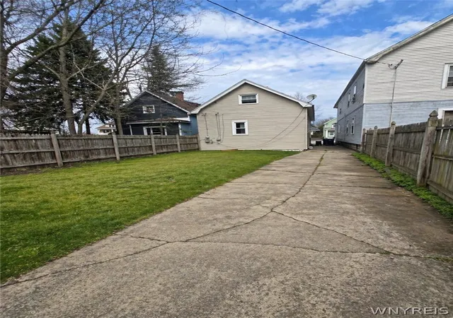 3rd image of 158 Merrimac St, Buffalo, NY 14214 | MLS# B1675695