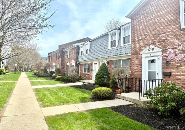 2nd image of 40 Hamlin Sq, Buffalo, NY 14221