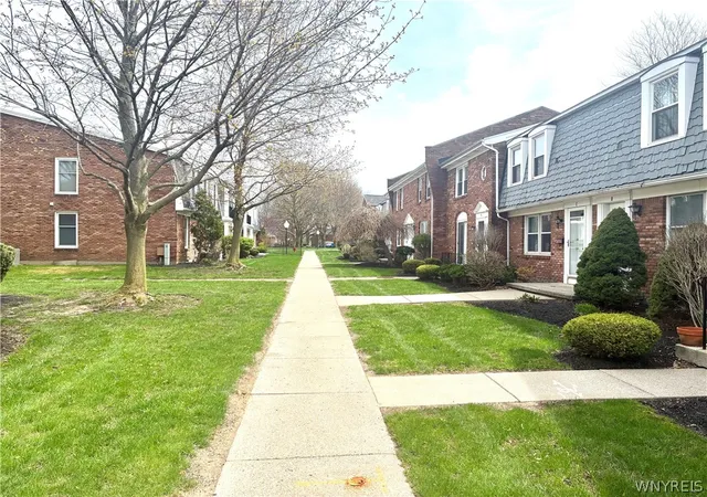 3rd image of 40 Hamlin Sq, Buffalo, NY 14221