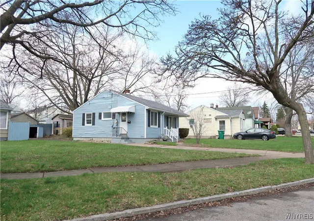 Photo 3 of Sale Pending at 3750 Deveaux St, Niagara Falls, NY 14305 | MLS# B1675892 | Listing updated on 2026-05-27