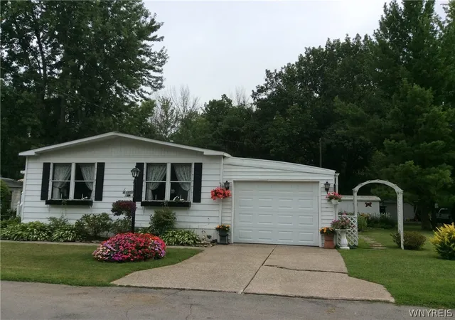 Homes for sale in Newstead, NY | 64 Aspen St, Newstead, NY 14001 | MLS# B1675911