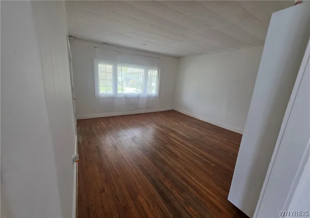 4th image of 117 Farmer St, Buffalo, NY 14207 | MLS# B1675394