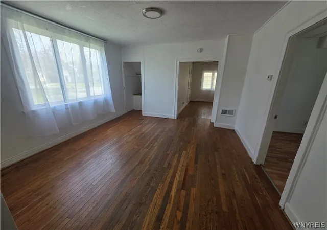 5th image of 117 Farmer St, Buffalo, NY 14207 | MLS# B1675394
