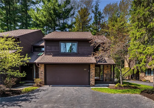 1st image of 182 Breezewood Cmn, East Amherst, NY 14051 | MLS# B1675758