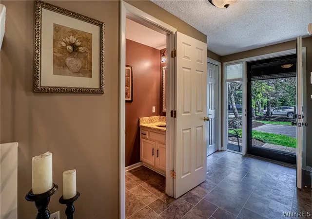 3rd image of 182 Breezewood Cmn, East Amherst, NY 14051 | MLS# B1675758