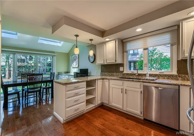 5th image of 182 Breezewood Cmn, East Amherst, NY 14051 | MLS# B1675758