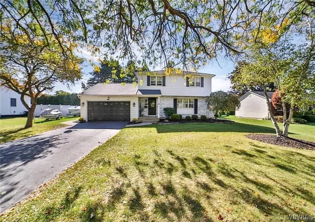 Photo 4 of Single family home for sale at 563 Lockport St, Youngstown, NY 14174 | MLS# B1673810 | Listing updated on 2026-08-02
