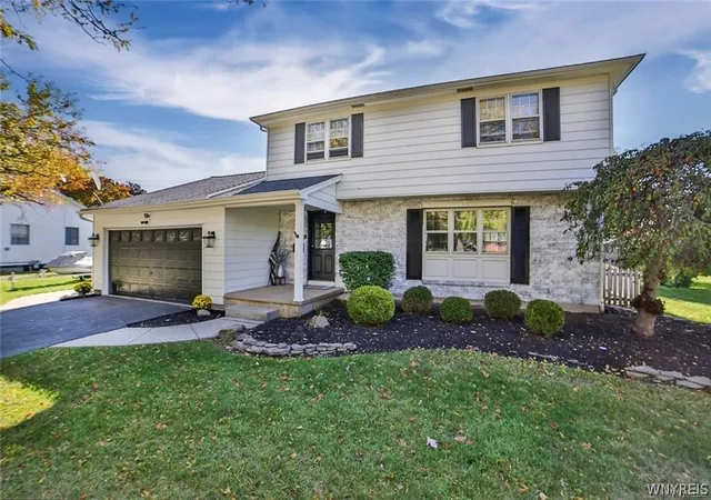 Photo 5 of Single family home for sale at 563 Lockport St, Youngstown, NY 14174 | MLS# B1673810 | Listing updated on 2026-08-02